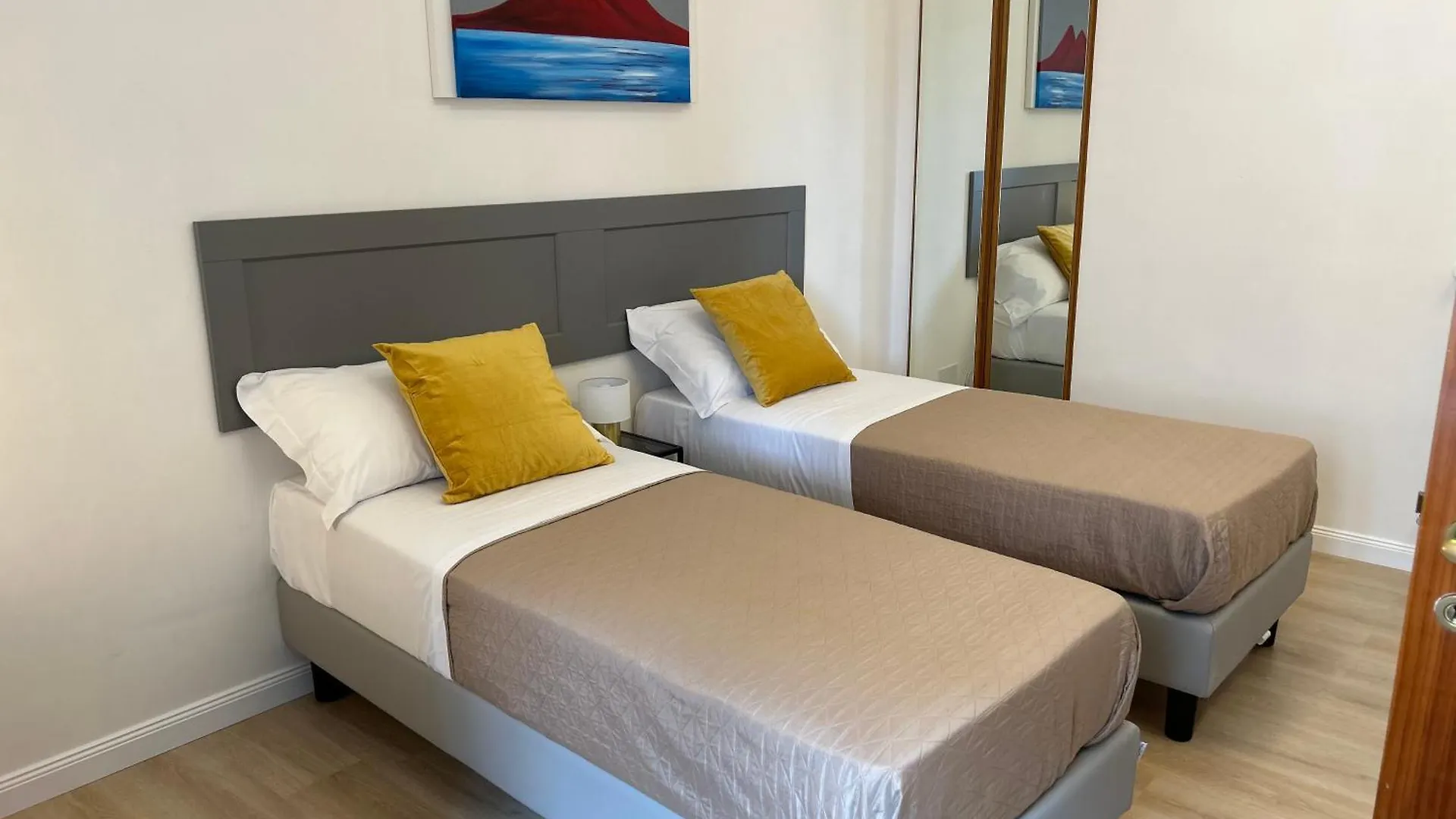 Casa Chiara Italia luxury central free parking Napoli Italia