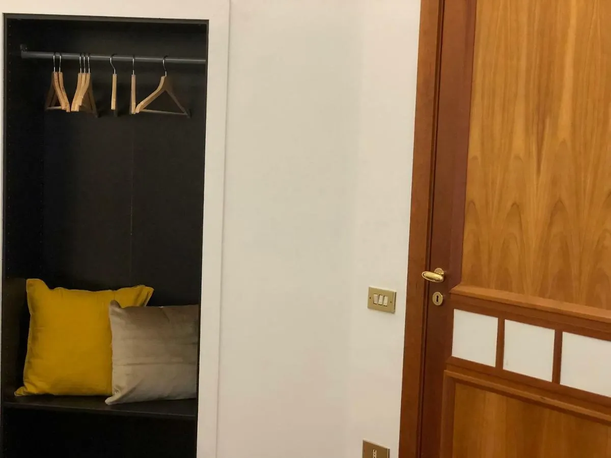 Appartamento Casa Chiara Italia luxury central free parking Napoli Italia